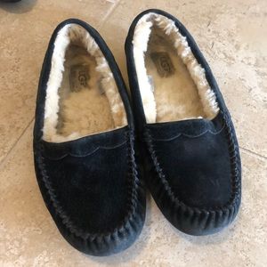 UGG AUSTRALIA Black Moccasin Loafers
